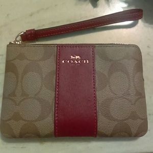 Coach wristlet khaki/ Cherry